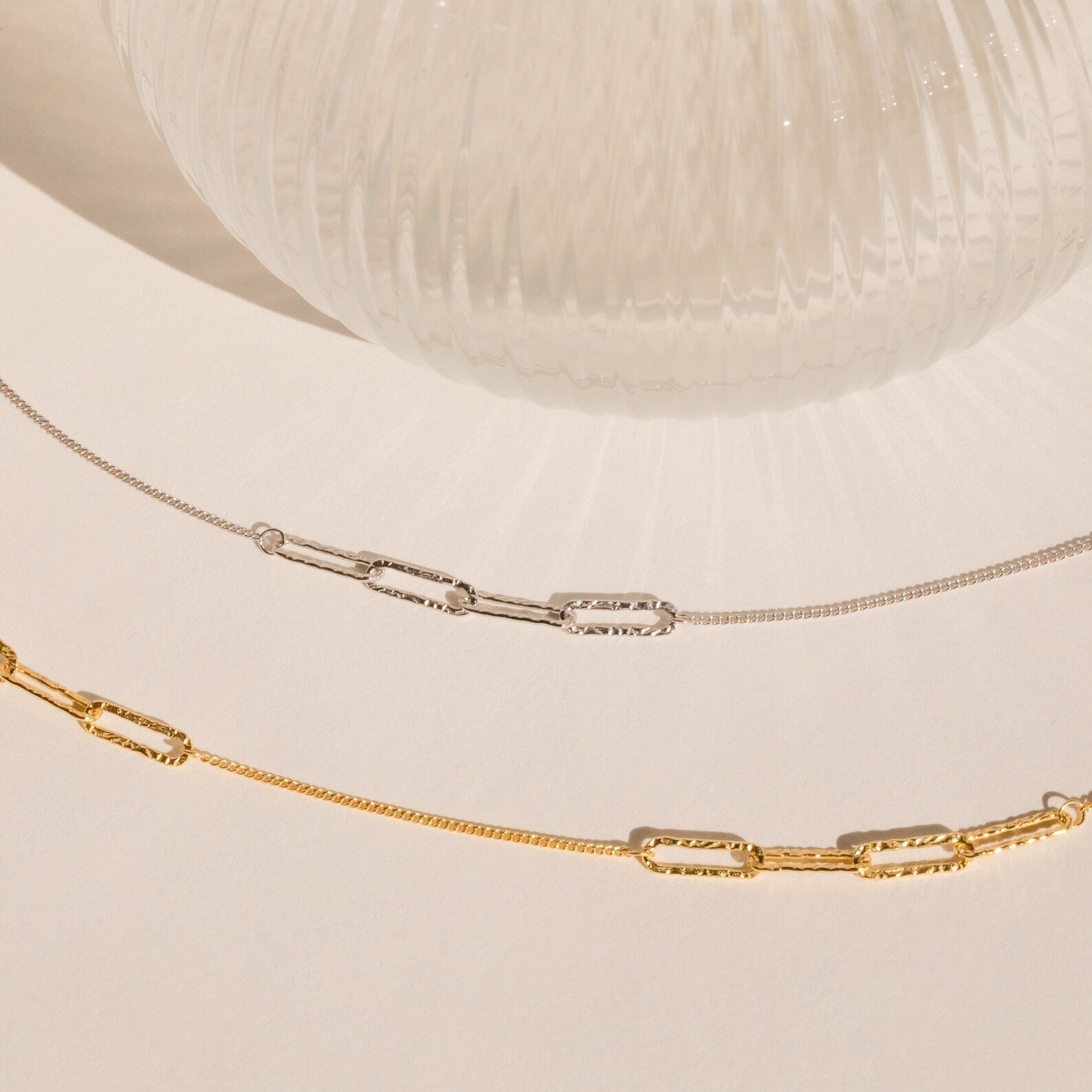 Textured Paperclip Necklace: Elevate Your Minimalist Styl